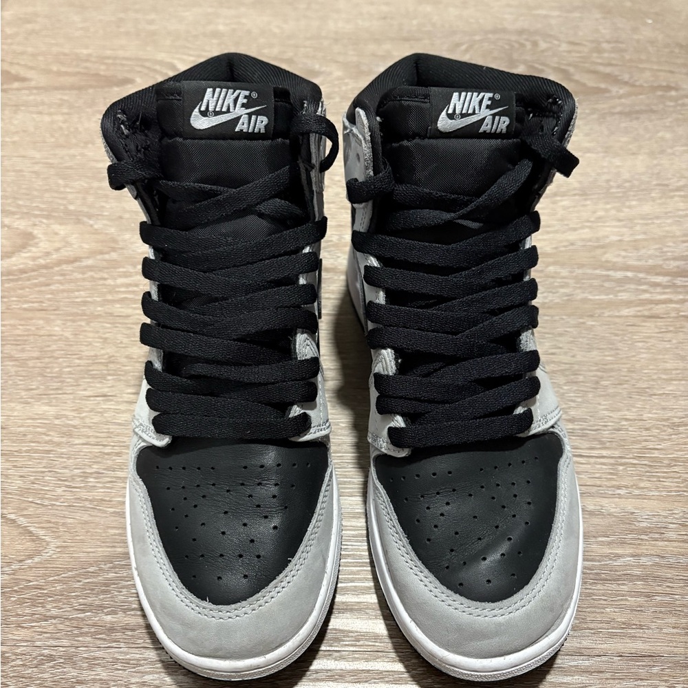 Air Jordan 1 Retro High - Size: 6Y // 8 (Women’s)
